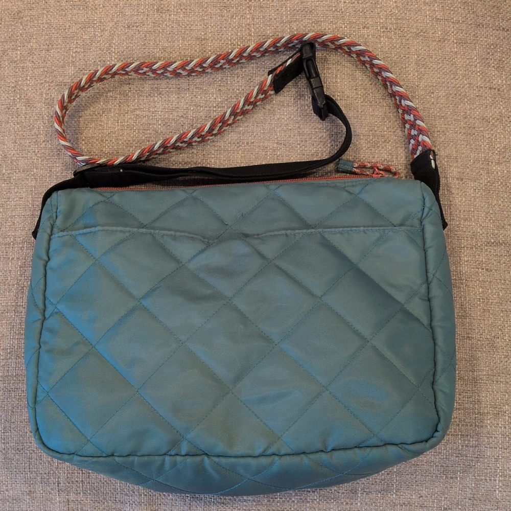 Kavu Uptown Puff Blue Spruce Quilted Teal Cross-body Bag with Rust Zippers - Picture 3 of 15